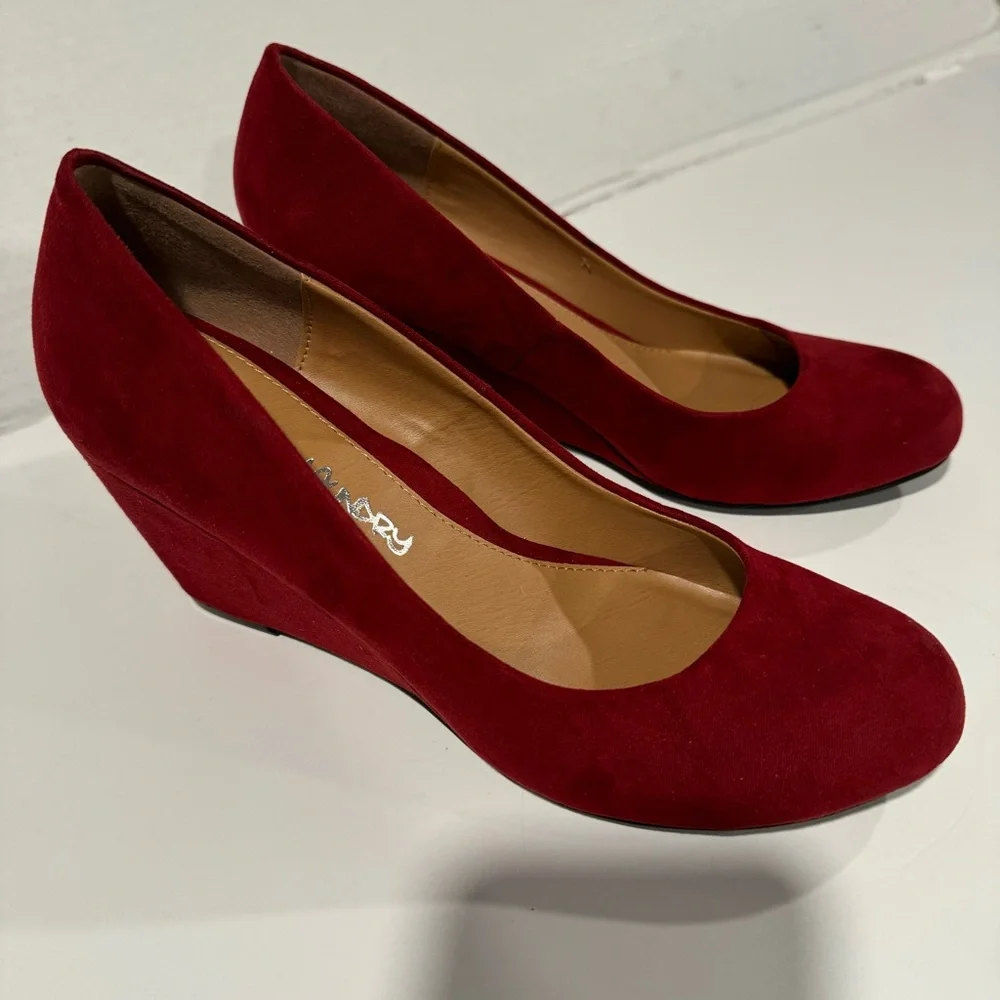 Dirty Laundry Wedge Round Toe pump Size 8 M